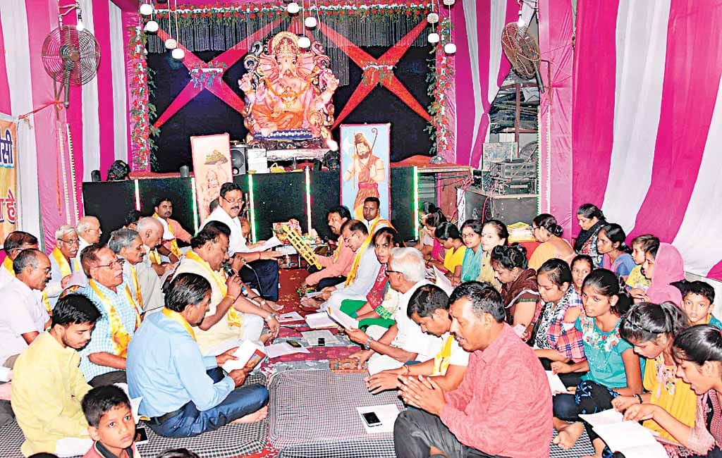 jhaki in ganesh pandal.
