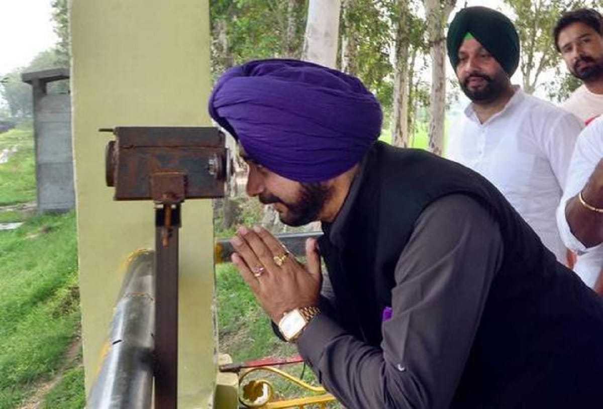 at india pakistan border Indian Sikhs need binoculars for darshan kartar sahib