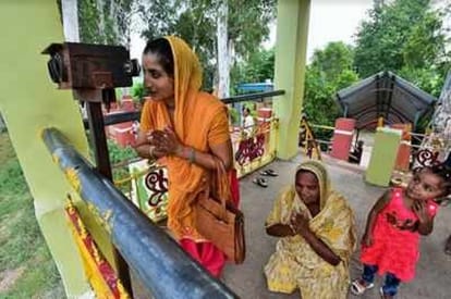 at india pakistan border Indian Sikhs need binoculars for darshan kartar sahib