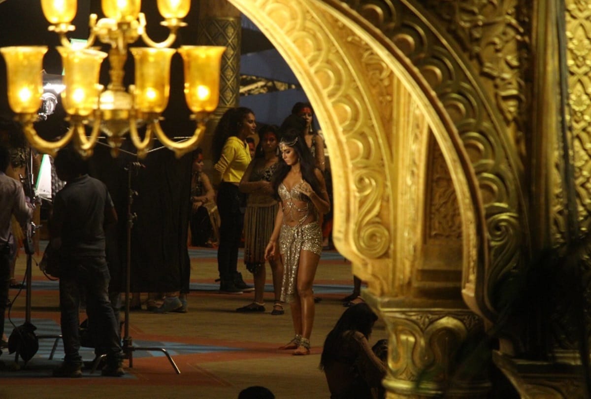 Katrina Kaif Look Leak From Sets Of Thugs Of Hindostan - Entertainment News: Amar Ujala - 'ठग्स