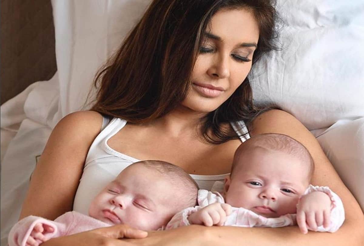 lisa ray posts her twin walking up here see video