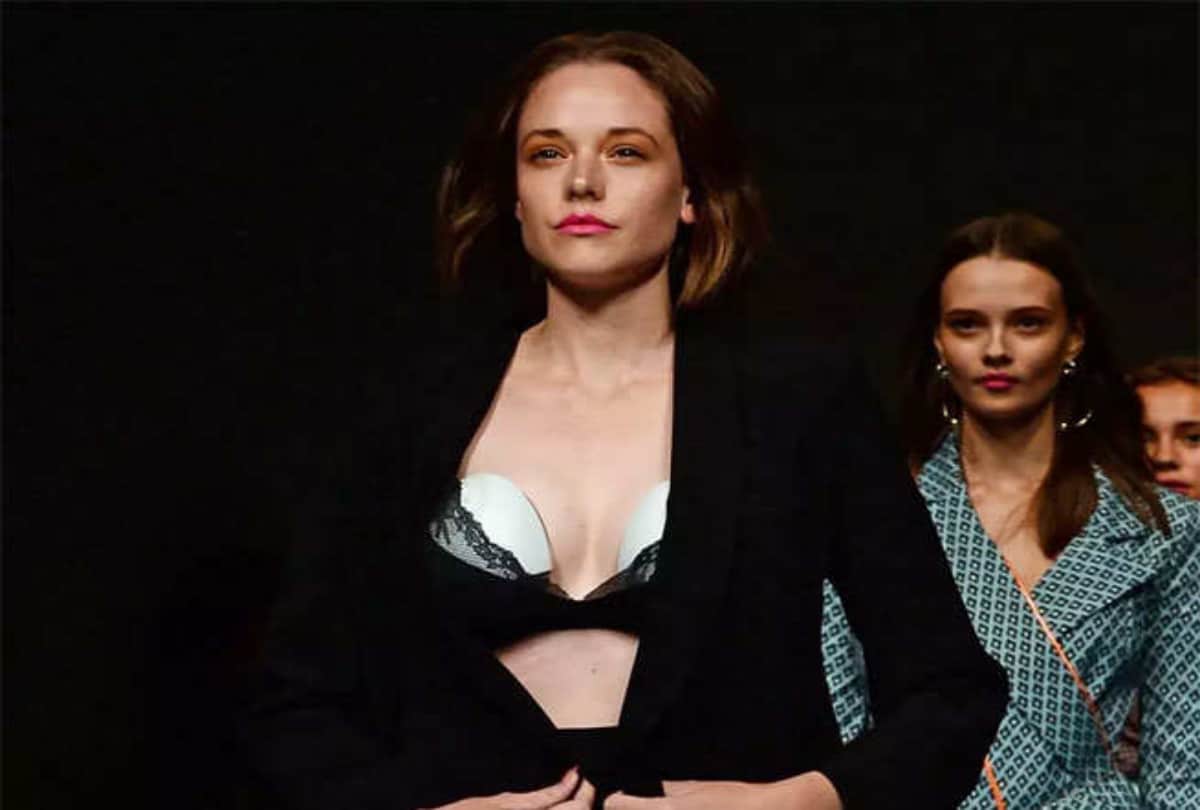 London Fashion Week Model wore breast pumps on the catwalk