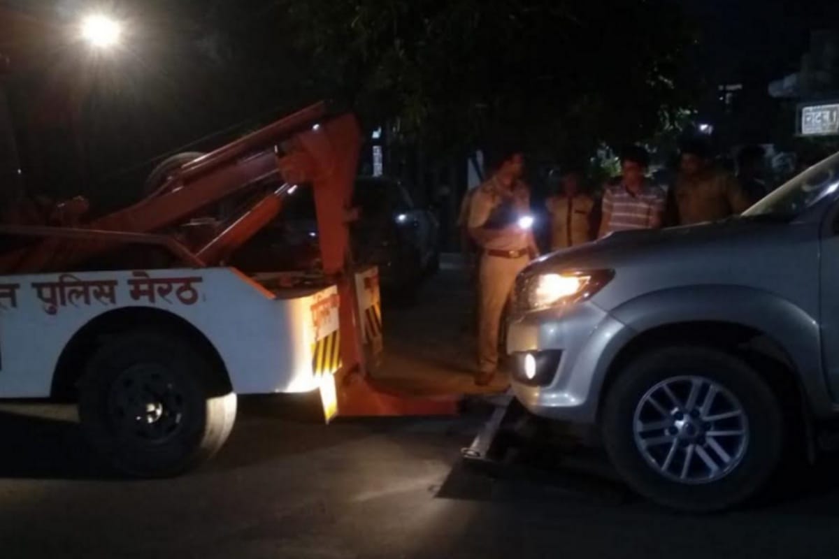 Car accident in meerut Chinese citizens drunk and drived with uncontrol Fortuner dozen of injured