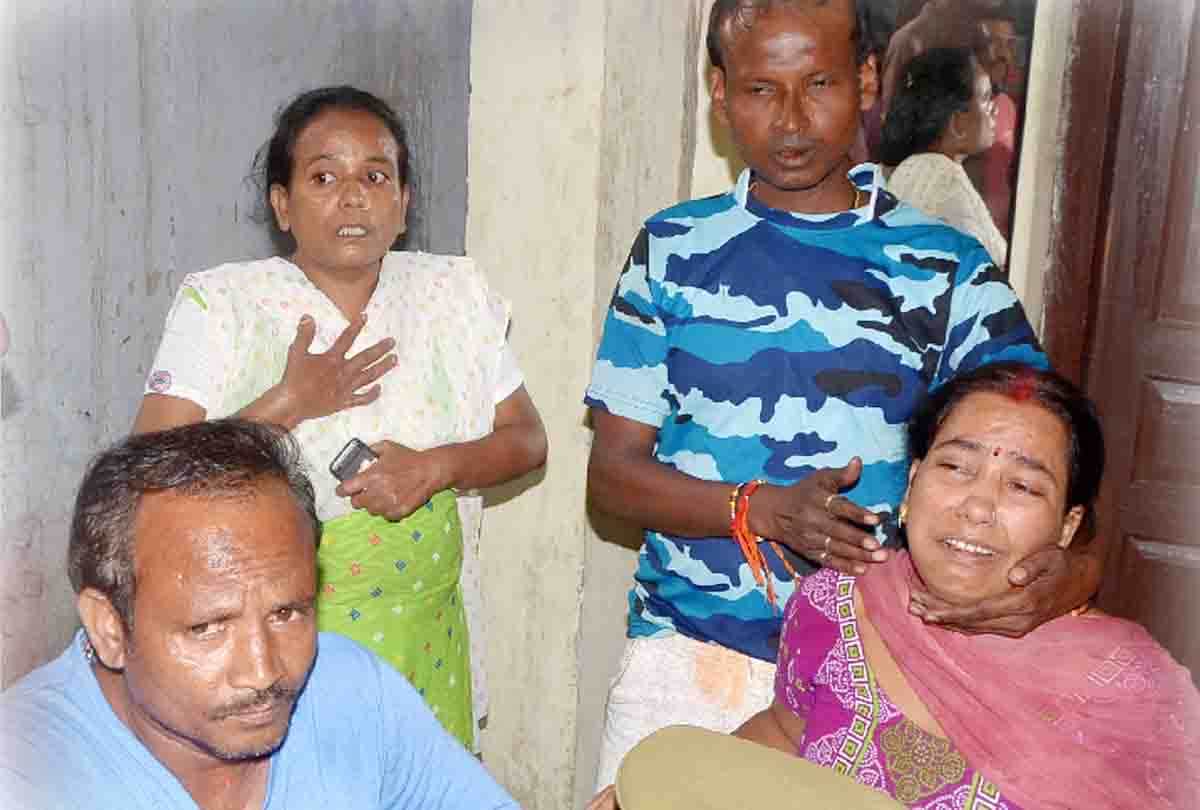 girl committed suicide and dies in boyfriend's arms