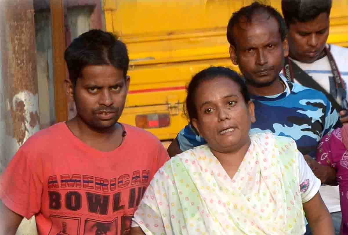 girl committed suicide and dies in boyfriend's arms
