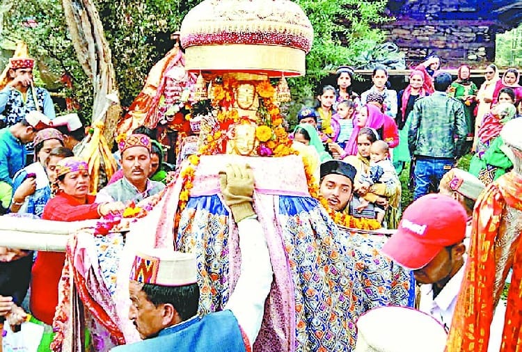 देवी-देवताओं, बुजुर्गों का जूब देकर लिया आशीर्वाद