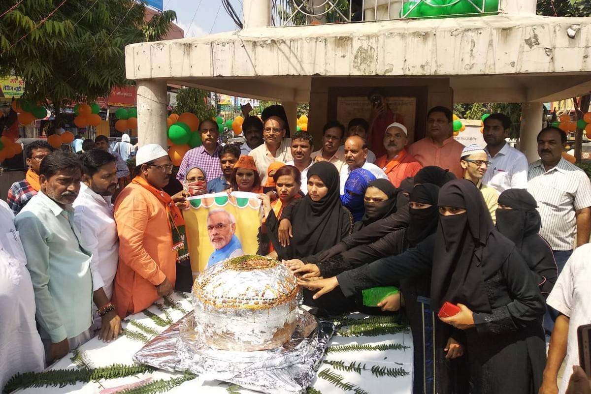 Varanasi people are celebrating PM modi birthday saw pictures
