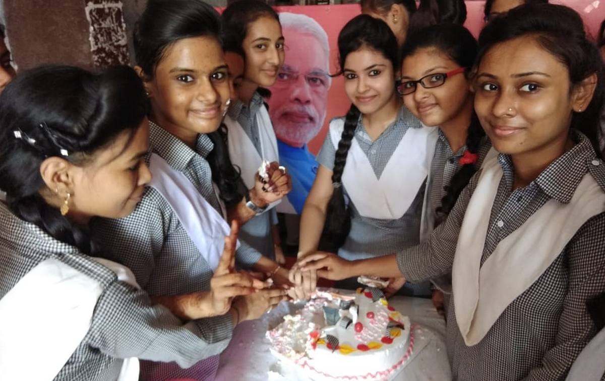 Varanasi people are celebrating PM modi birthday saw pictures