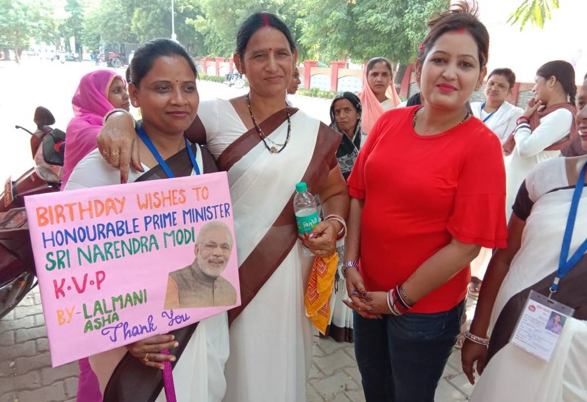 Varanasi these women are waiting to PM modi