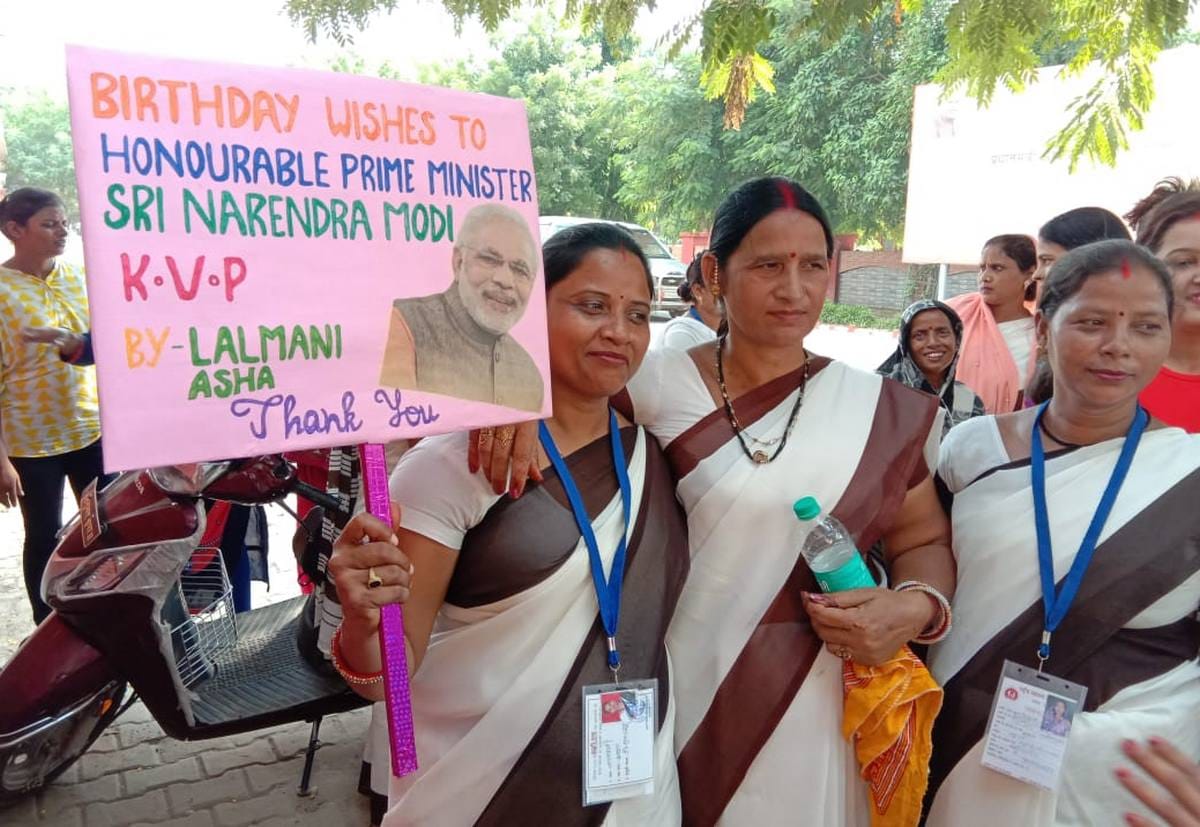 Varanasi these women are waiting to PM modi