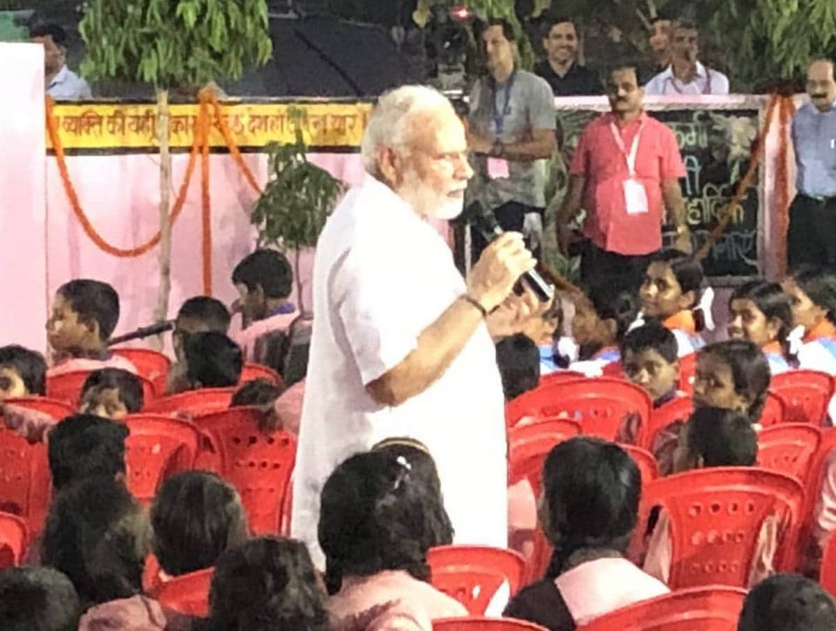 PM modi teaches children and says that never want to be scared