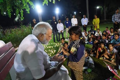 PM modi talks with some special student at varanasi