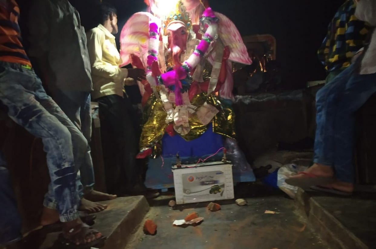 मूर्ति विसर्जन के दौरान पथराव, एक घंटे तक विसर्जन रोका