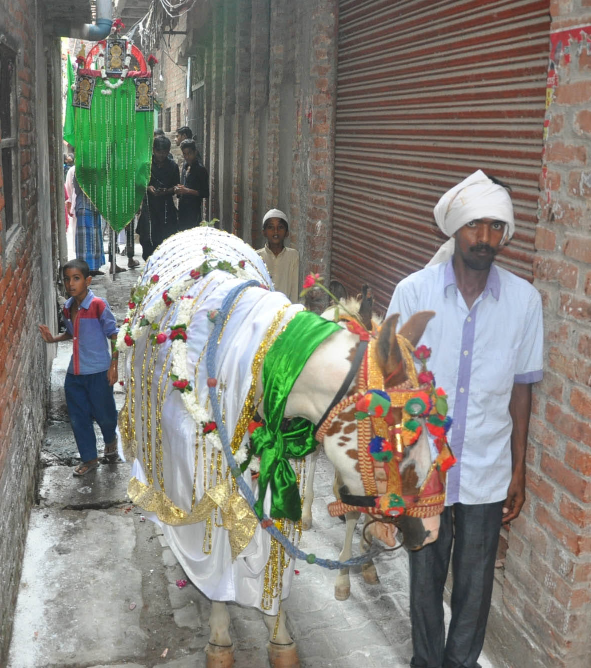 'Jalil made arrows dead, the water of the cook, has become helpless' Abbas