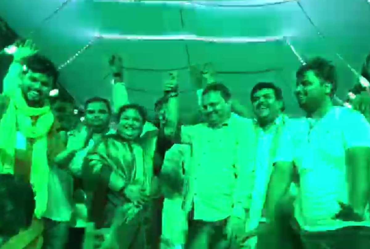 basic education state minister anupma jaiswal dance with husband