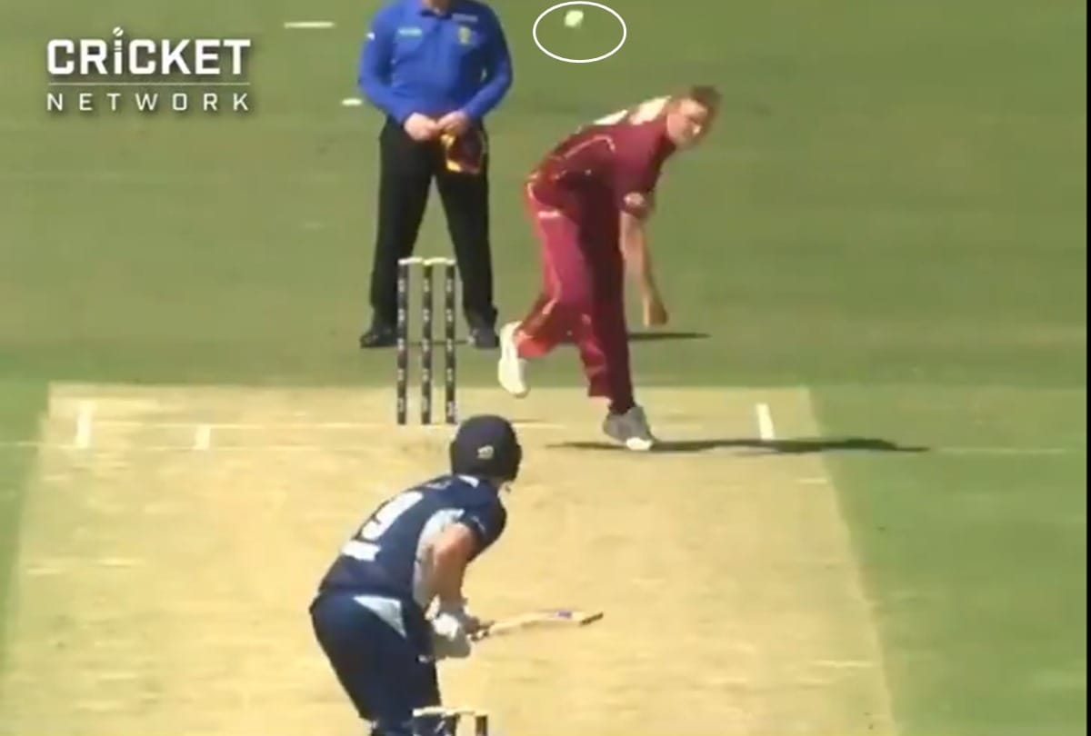 Cameron White escape by a hair against Billy Stanlake dangerous beamer