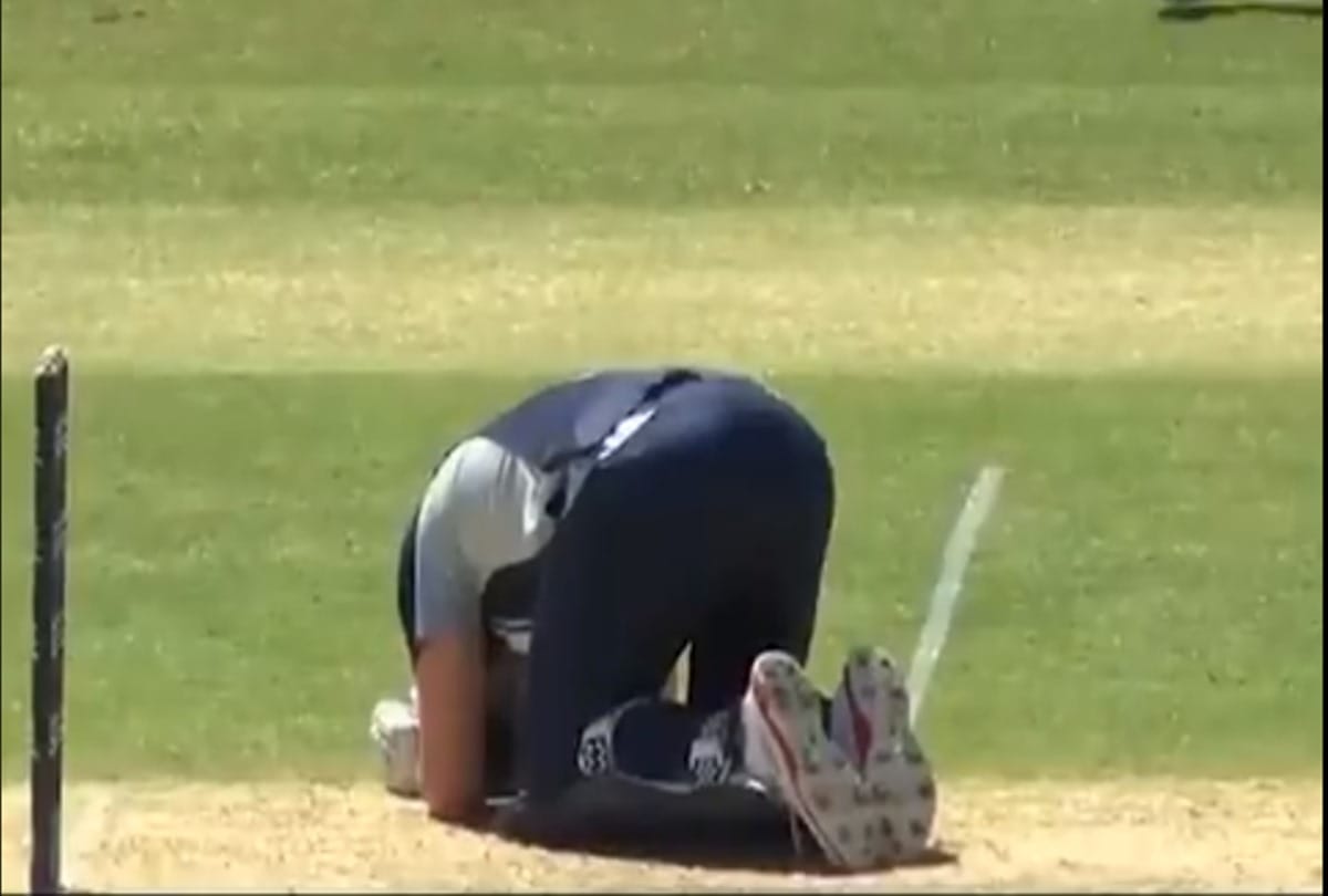 Cameron White escape by a hair against Billy Stanlake dangerous beamer