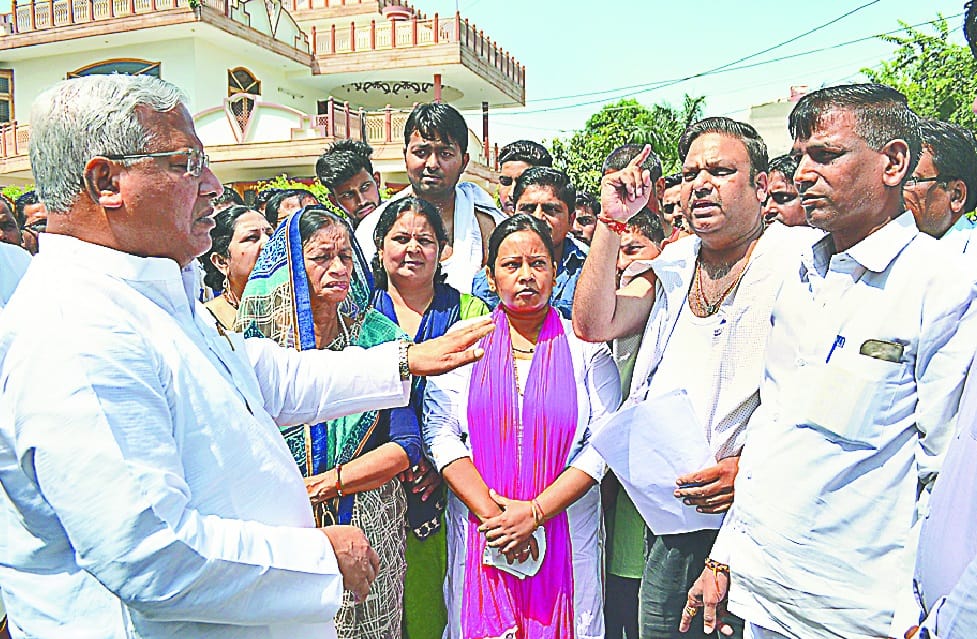sc-st act ke virodh me sansad aavas ghera
