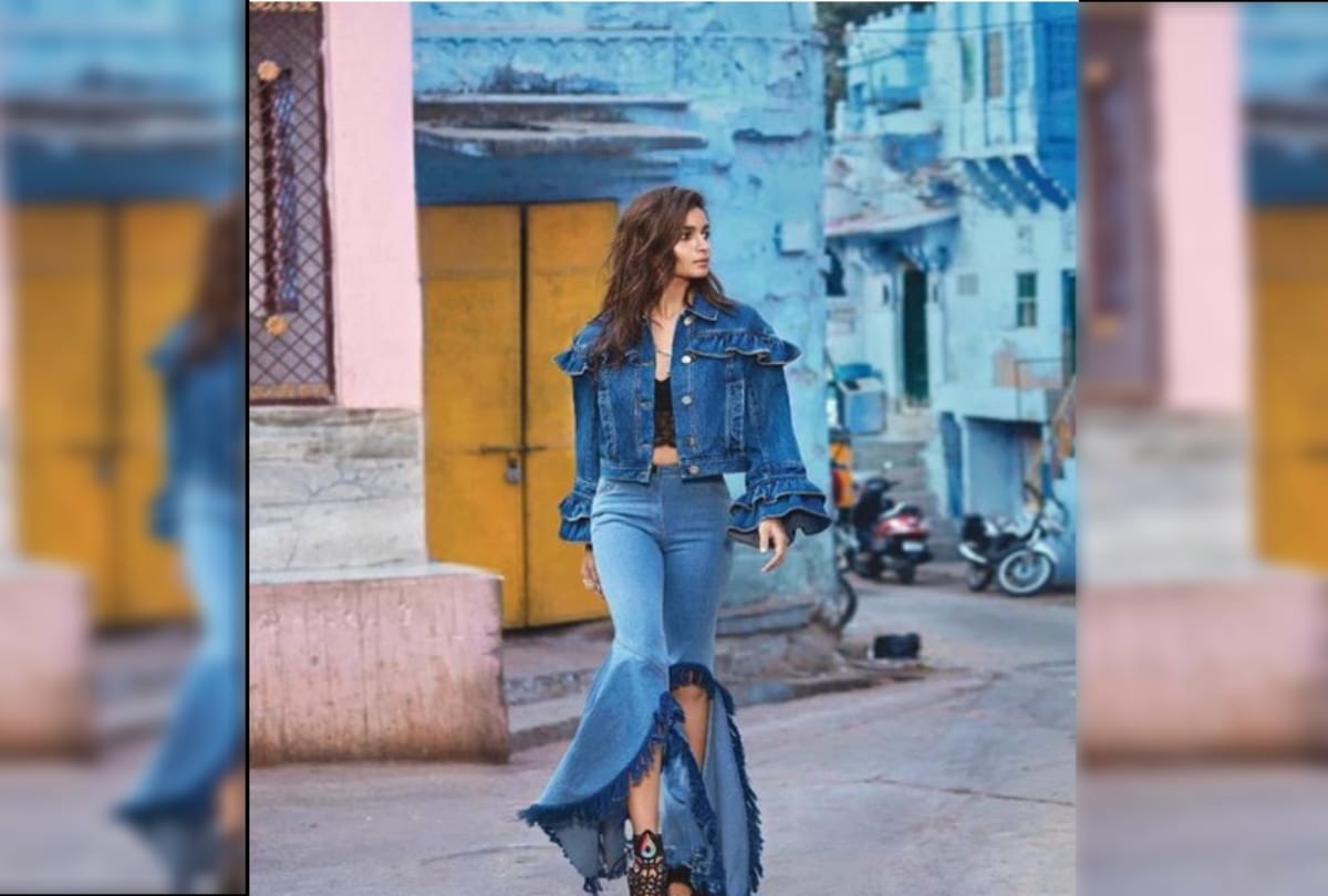 why female jeans have small pocket in compare to male bottoms