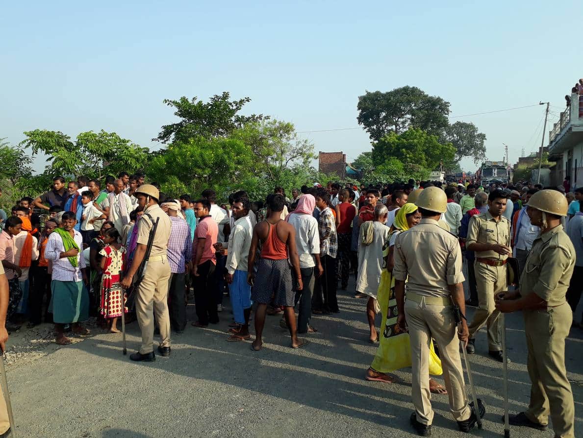 uncontrolled truck fallen on jhuggi at ghazipur