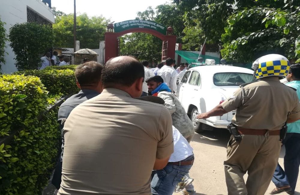 NSUI workers protest against deendayal upadhyay's statue in agra university