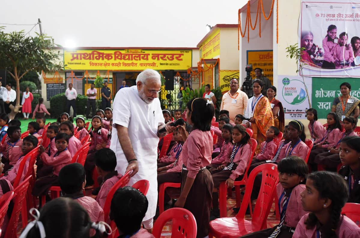 Everyone is asking to school student about PM modi