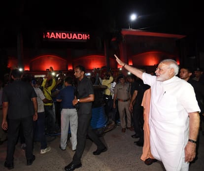 PM narendra modi arrived in varanasi