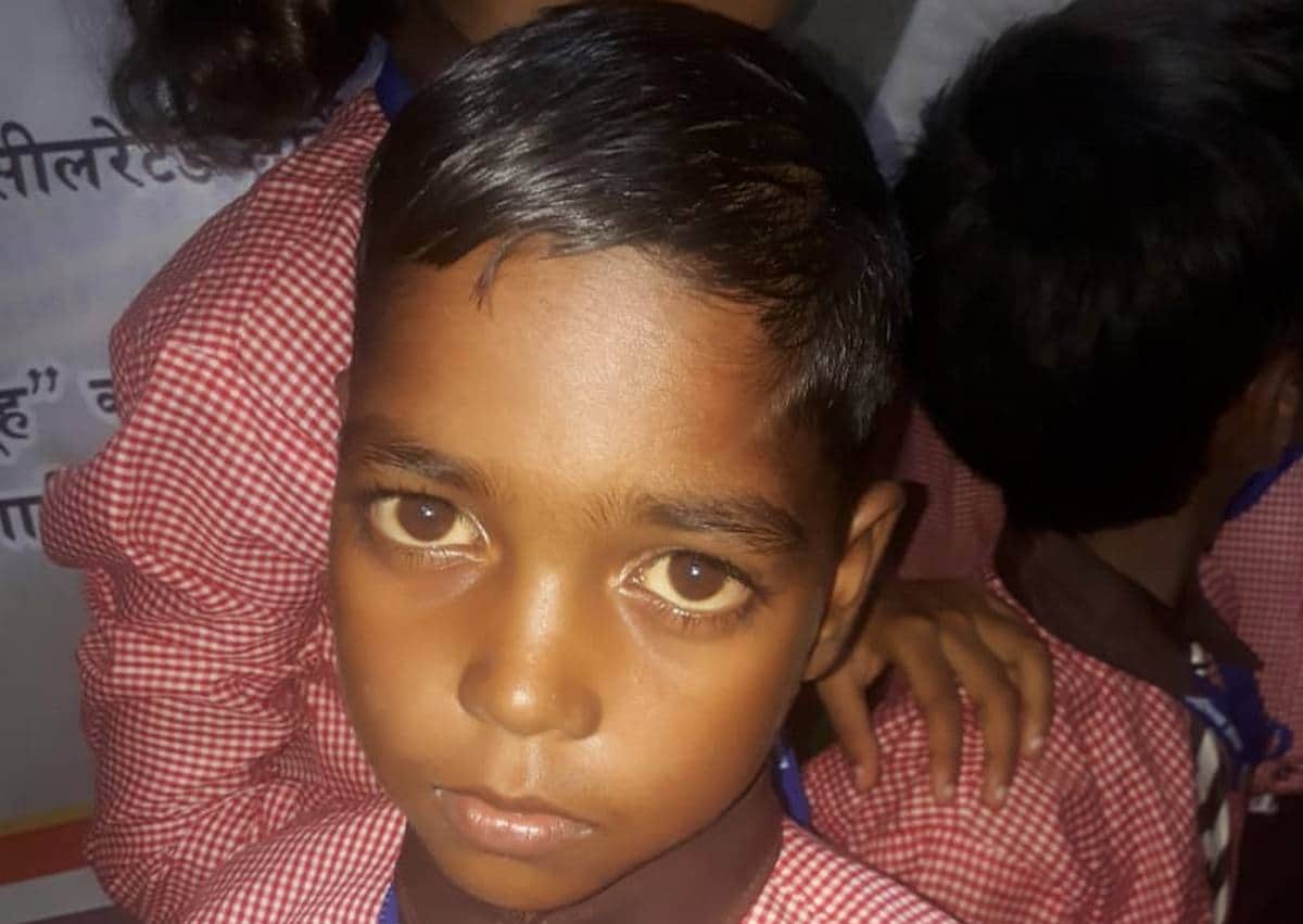 PM modi gave his pen to school student in varanasi