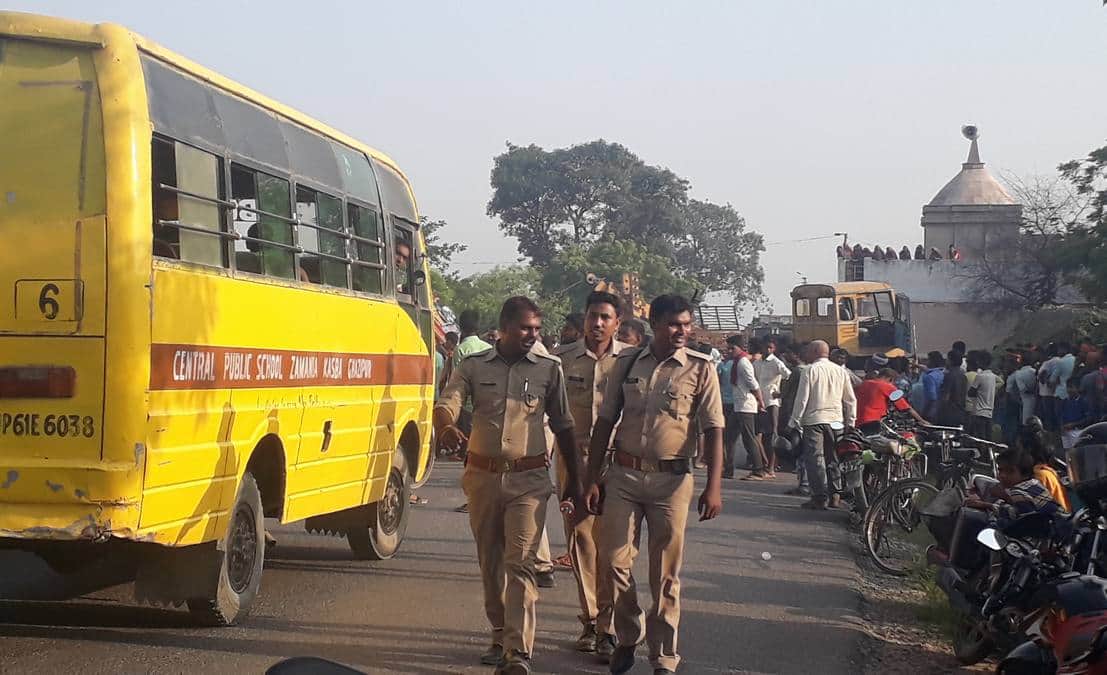uncontrolled truck fallen on jhuggi at ghazipur