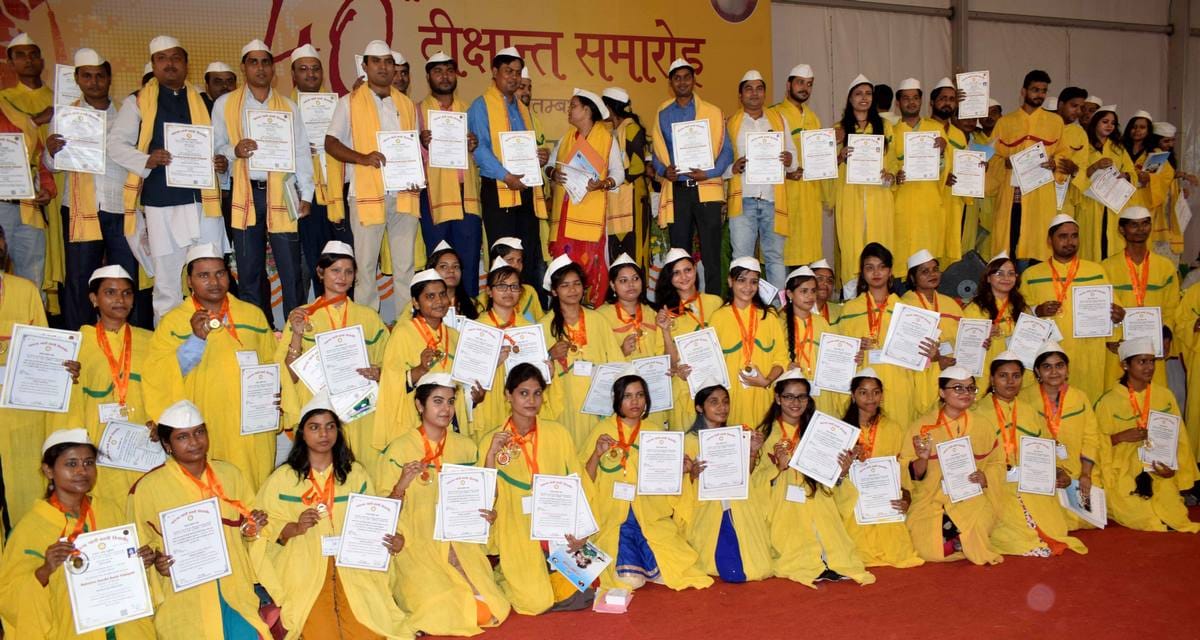 See the pictures of kashi vidyapeeth convocation ceremony