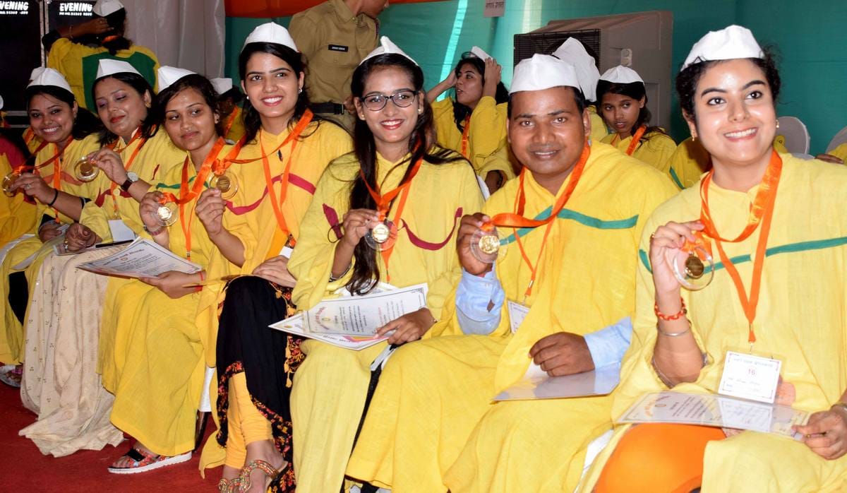 See the pictures of kashi vidyapeeth convocation ceremony