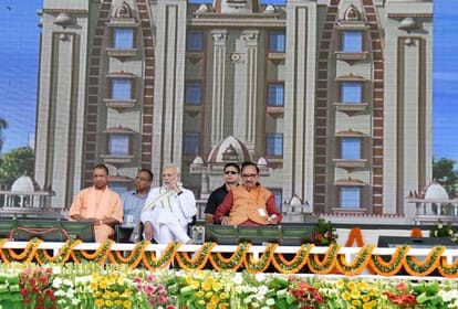 PM modi give return gift worth 557 crore to varanasi people