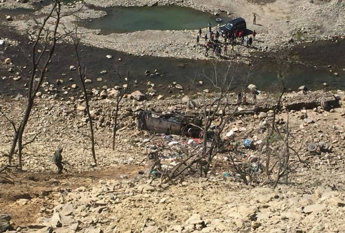 jammu kashmir bsf truck roll down in banihal 3 bsf jawan including truck driver died