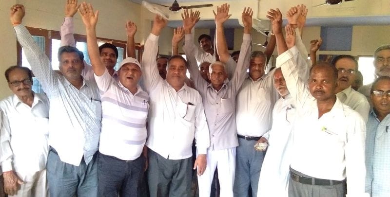 अधिवक्ताओं ने तीनों न्यायालयों का भी किया बहिष्कार