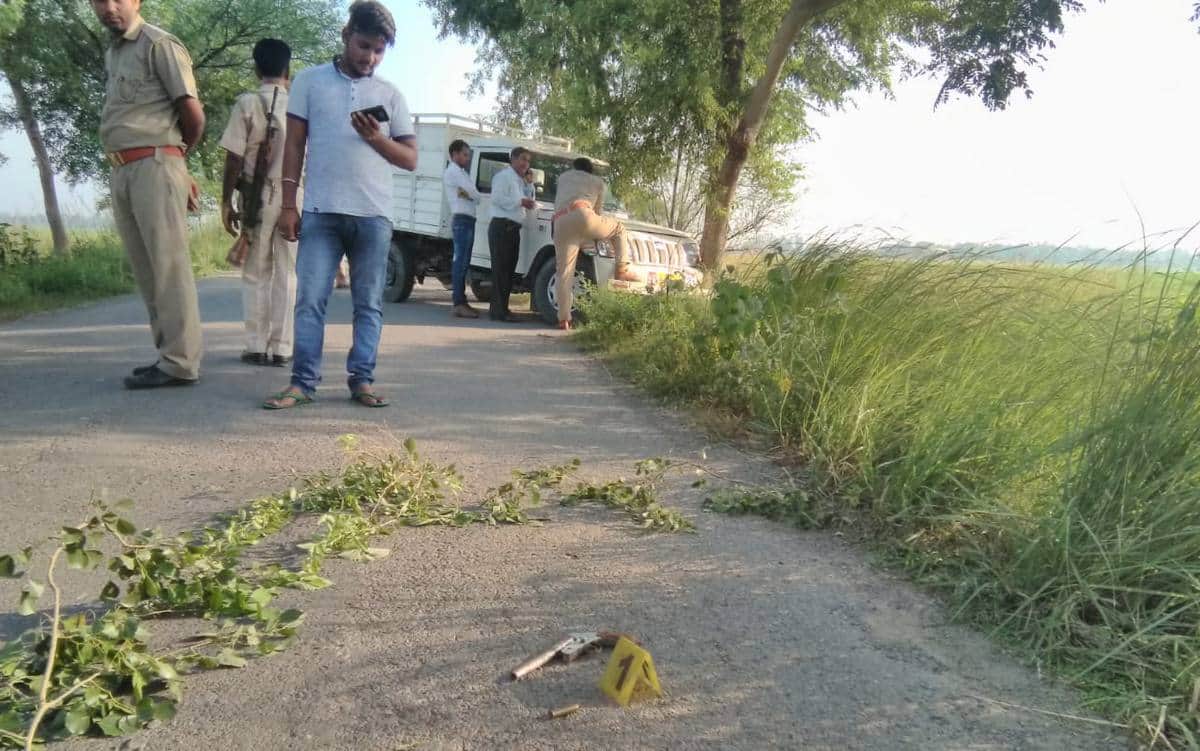 Police encounter in azamgarh two arrest