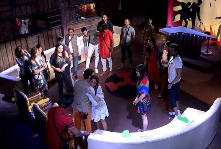 bigg boss 12 contestant dipika kakar khan sisters and anup jalota nominate first week
