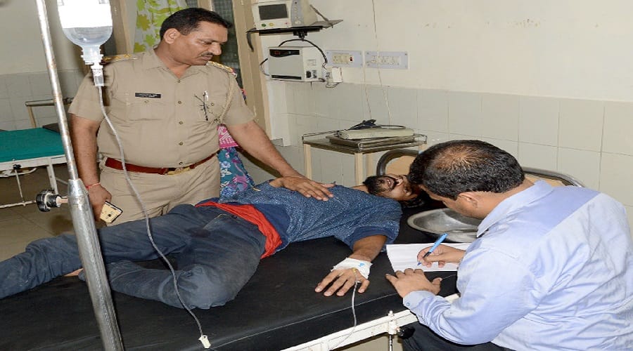 Person ate poison in the tehsil on Solution Day, and fiercely destroyed the police station