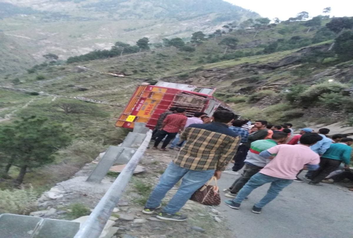 thirty five passenger injured in private bus accident at chamba himachal
