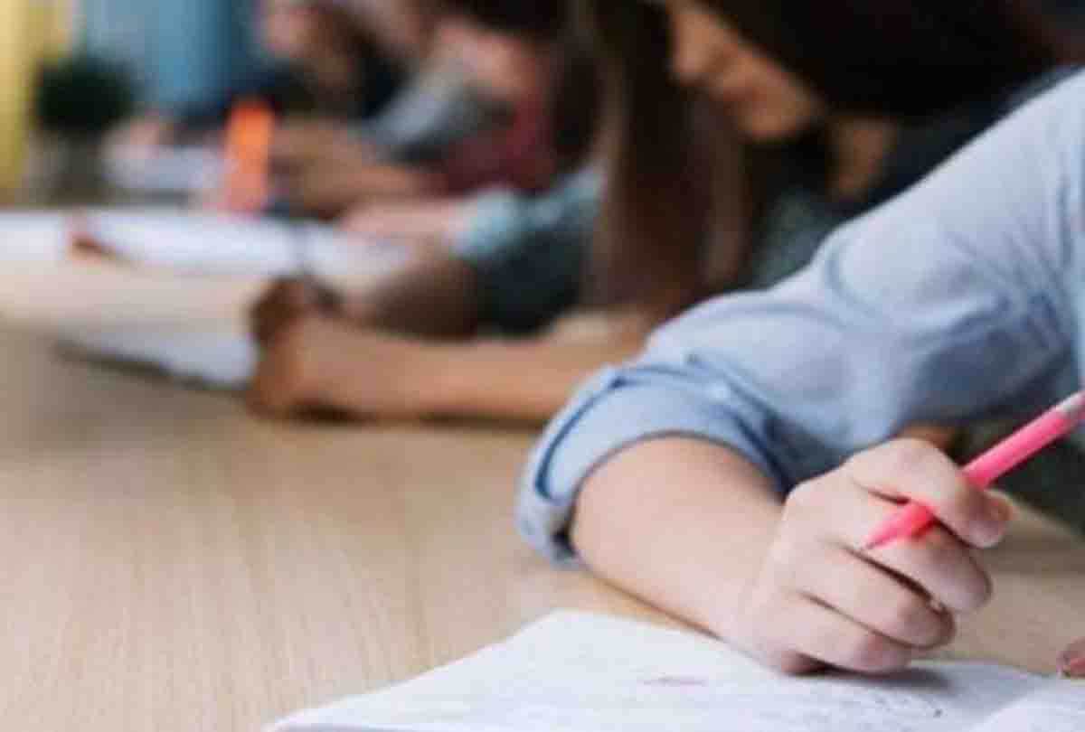 student did not allow to get examination due to mismatch of photo and current look