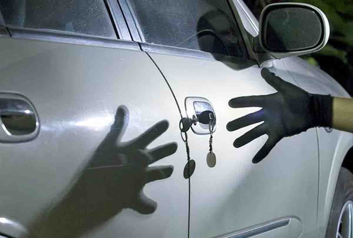 Thailand woman's purse stolen from car