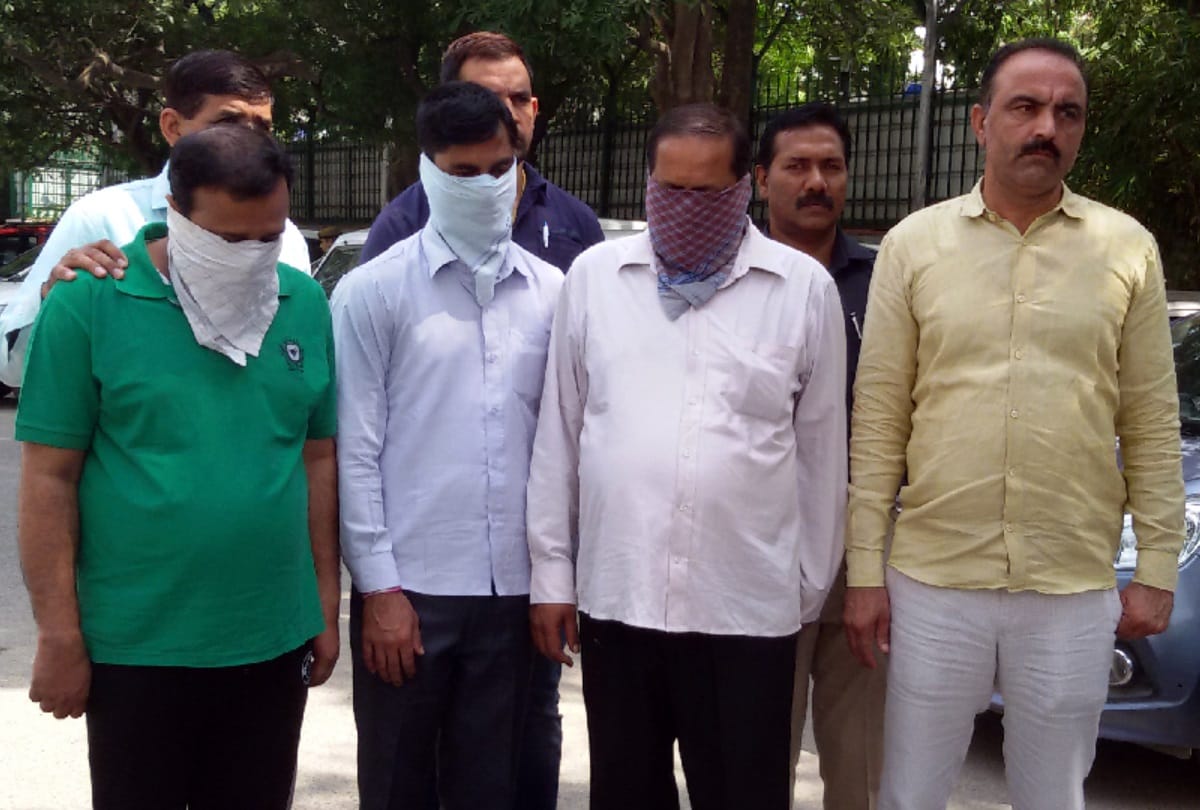 fraud in the name of ongc engineer job 7 held including 2 employees of rural development ministry