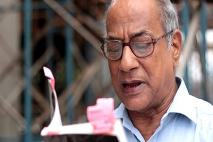 memoirs of Manglesh Dabral and Girdhar Rathi vith late Vishnu Khare