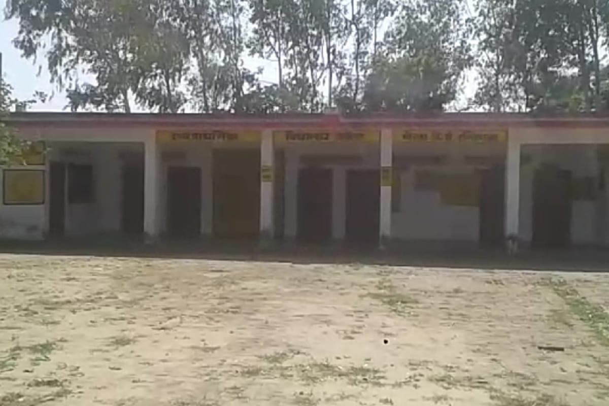 till 10th January 12th class and till 14th January class 8th schools will remain closed Due to winter in Agra
