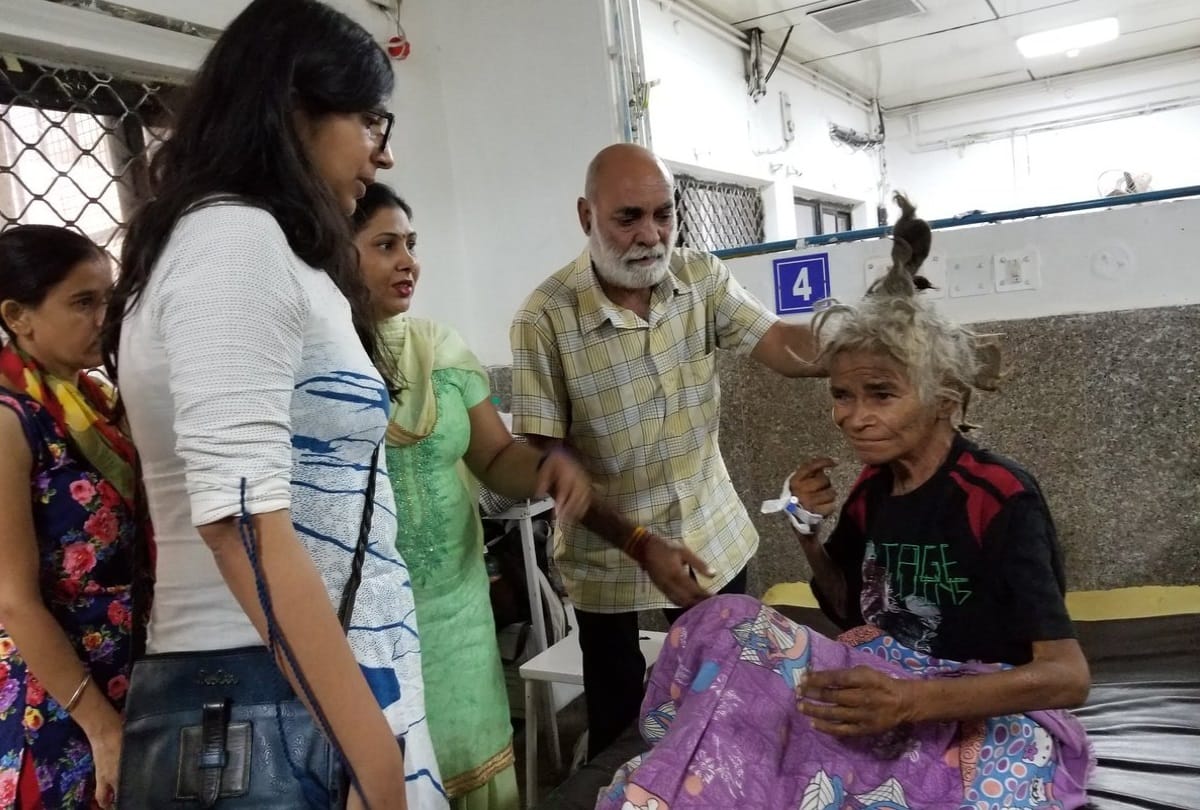 elder sister hostage by brother in delhi women commission help and rescue