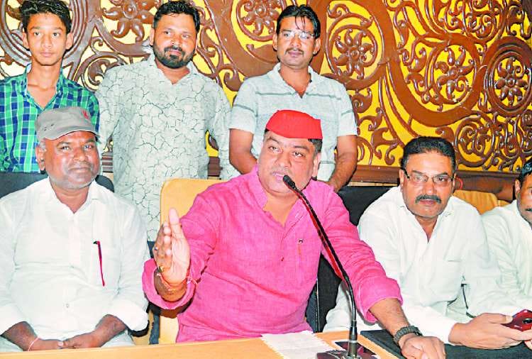 Former minister Pawan Pandey accused Shivpal Yadav for taking commission