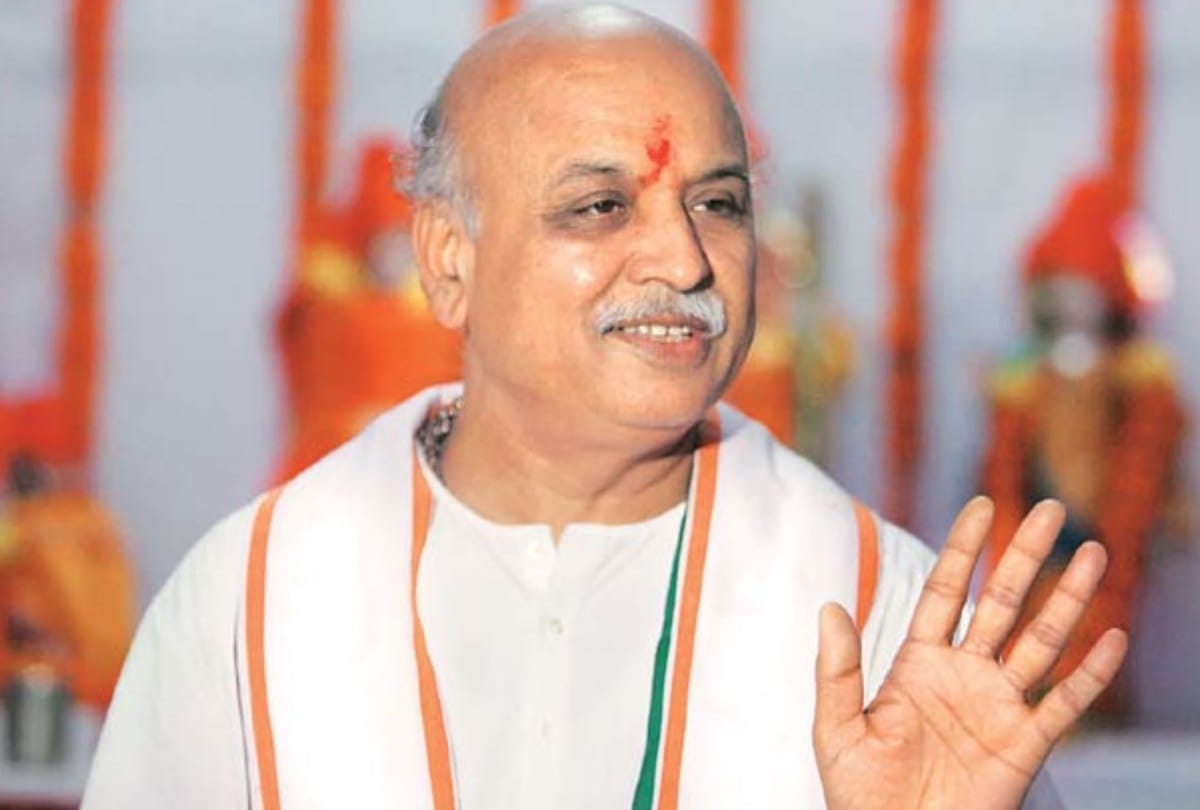 Modi has cheat upper caste by given the right to Muslims in General Reservation Bill: Togadia