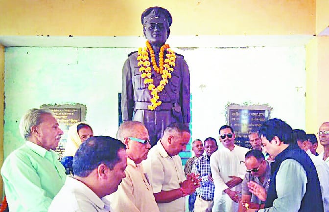 Emotional tribute to Shaheed Mohan Chandra Sharma