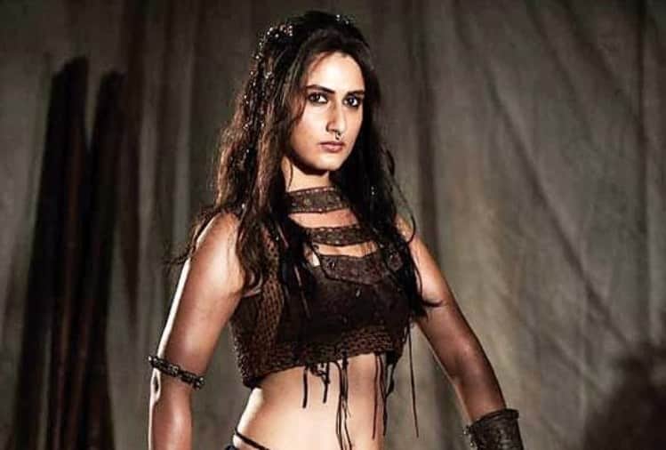 aamir khan film thugs of hindostan second motion poster and fatima sana shaikh look relaese