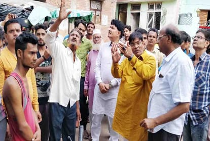 people worried to see cracks in ten houses