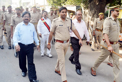 farmers stop trains for Bundelkhand State